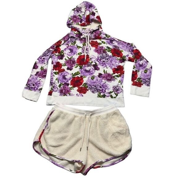Victoria’s Secret Women Floral Sherpa Sweater Short Set Medium - Picture 1 of 15
